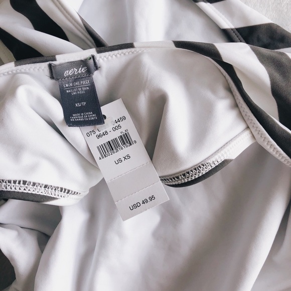 Striped Low back swim suit - Picture 4 of 4